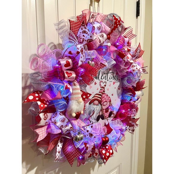 XL Handmade Valentine’s Gnome Hearts Ribbon Prelit Wreath 26 ins LED - Picture 3 of 12